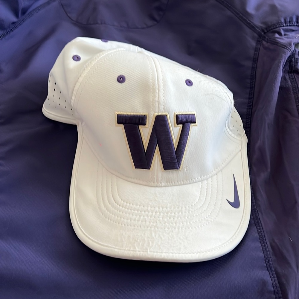 White UW UDUB HUSKIES NIKE cap